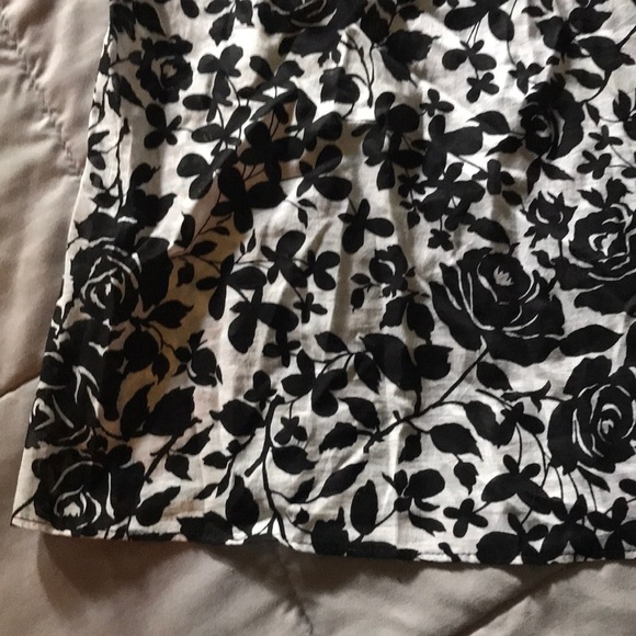 FUTURE PARADISE (2) BLACK & WHITE DECORATIVE TANK - Picture 5 of 8